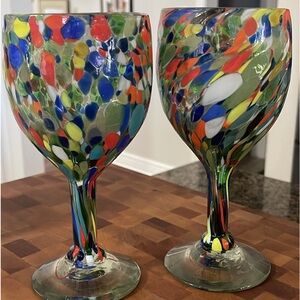 Wine glasses boast a stunning confetti rock pattern, handcrafted to perfection
